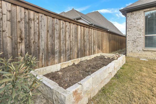 5708 Lake Jackson Drive, Fort Worth, TX 76126