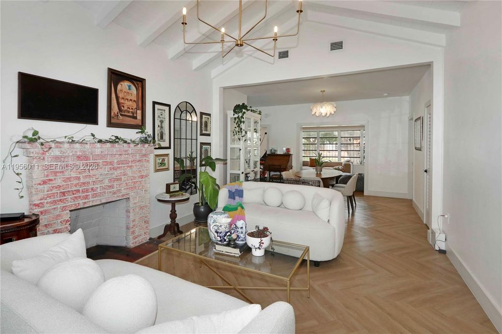 Image 4 of property listing at 1345 SW 17th St, Miami, FL 33145