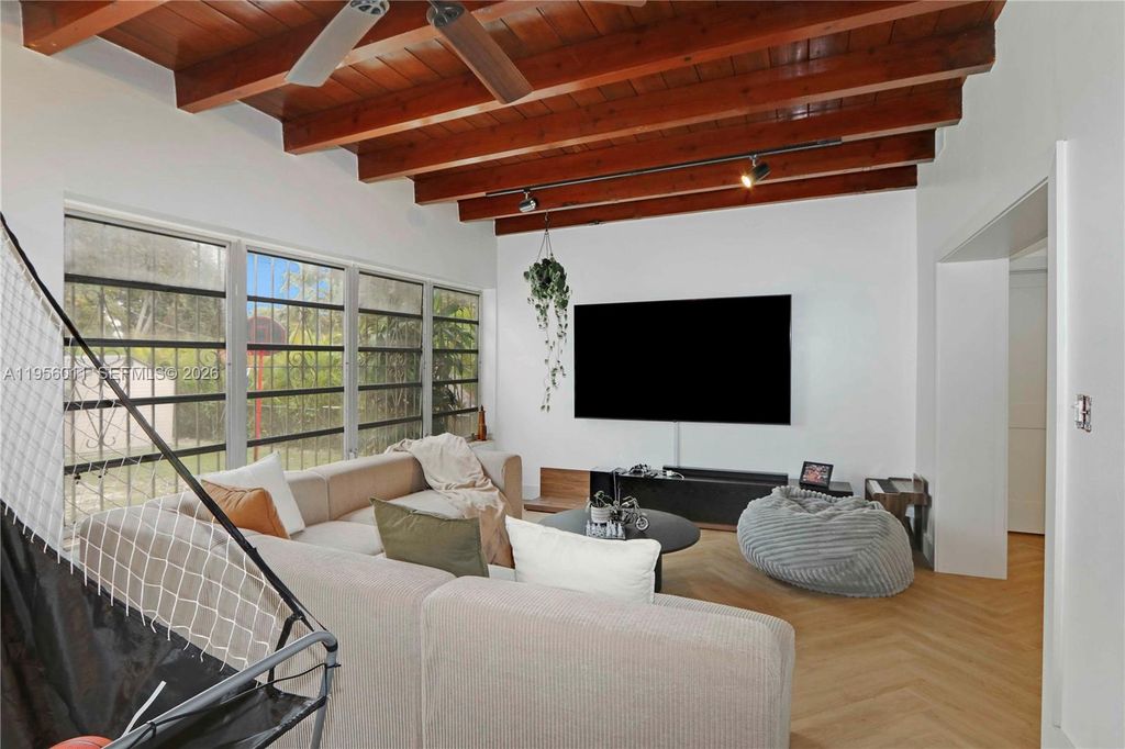 Image 7 of property listing at 1345 SW 17th St, Miami, FL 33145