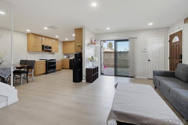 10142 Caminito Zar, San Diego, CA 92126