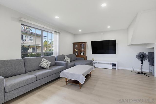 10142 Caminito Zar, San Diego, CA 92126