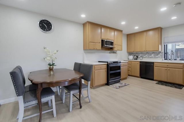 10142 Caminito Zar, San Diego, CA 92126