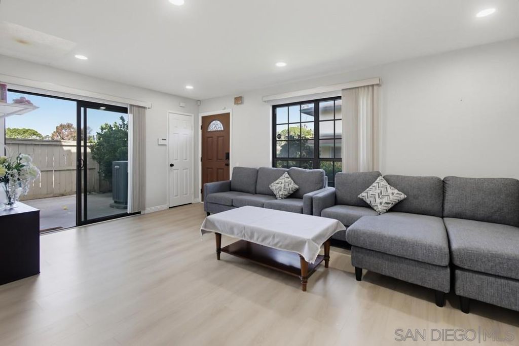 10142 Caminito Zar, San Diego, CA 92126