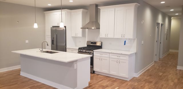 5051 N Harlem Avenue 1, Chicago, IL 60656