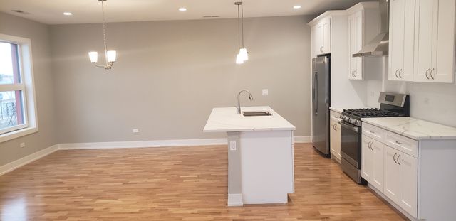 5051 N Harlem Avenue 1, Chicago, IL 60656