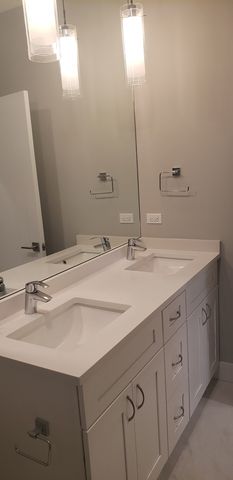 5051 N Harlem Avenue 1, Chicago, IL 60656