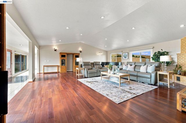 41794 Vargas Rd, Fremont, CA 94539