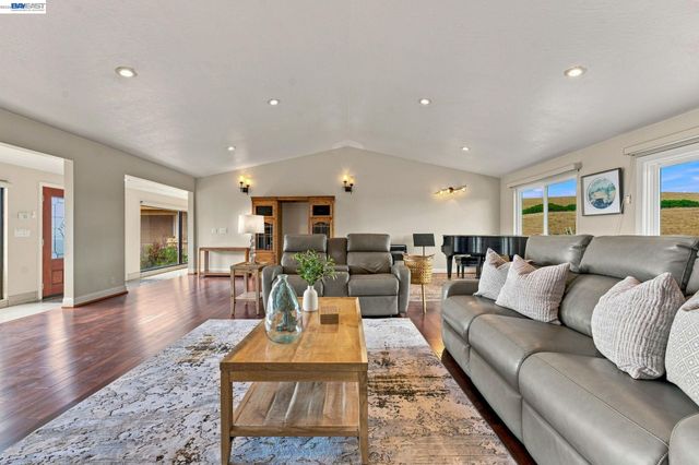 41794 Vargas Rd, Fremont, CA 94539