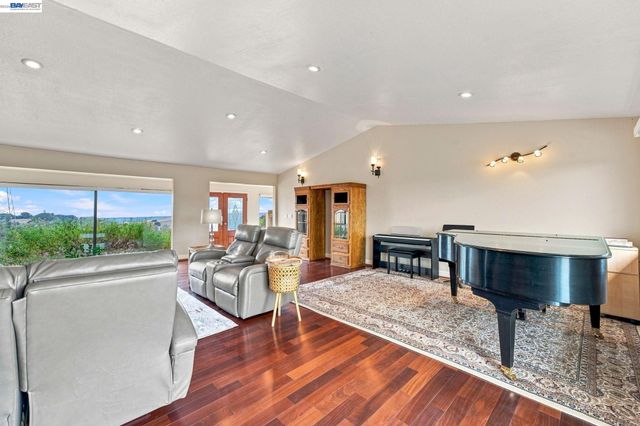 41794 Vargas Rd, Fremont, CA 94539