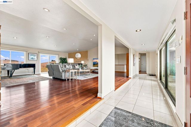 41794 Vargas Rd, Fremont, CA 94539
