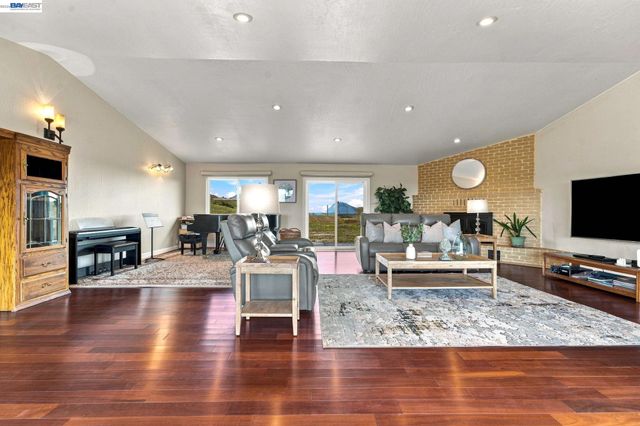 41794 Vargas Rd, Fremont, CA 94539