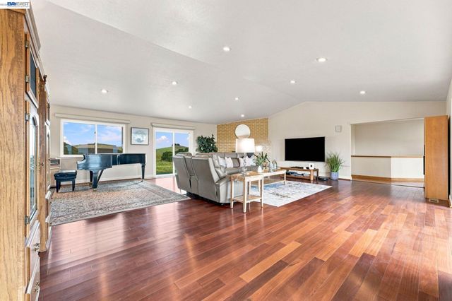 41794 Vargas Rd, Fremont, CA 94539