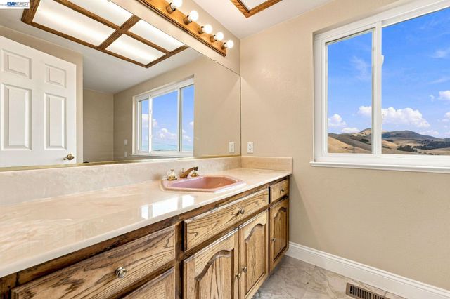 41794 Vargas Rd, Fremont, CA 94539