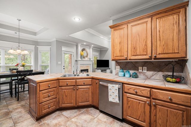 17 Chicot Dr, Maumelle, AR 72113