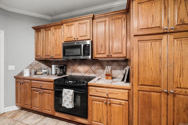 17 Chicot Dr, Maumelle, AR 72113