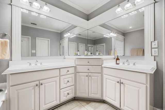 17 Chicot Dr, Maumelle, AR 72113