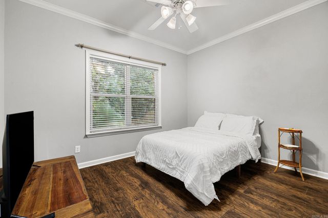 17 Chicot Dr, Maumelle, AR 72113