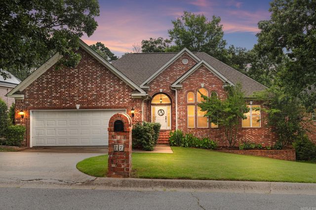17 Chicot Dr, Maumelle, AR 72113