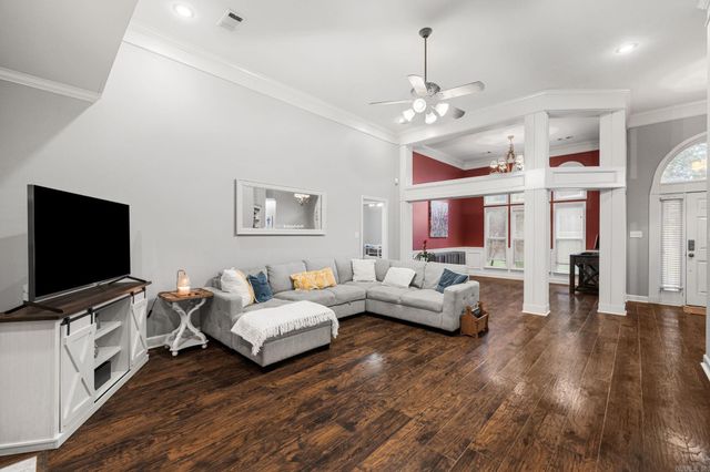 17 Chicot Dr, Maumelle, AR 72113
