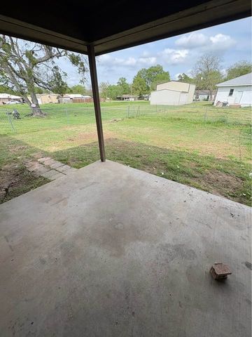 160 Bell Street, Blossom, TX 75416