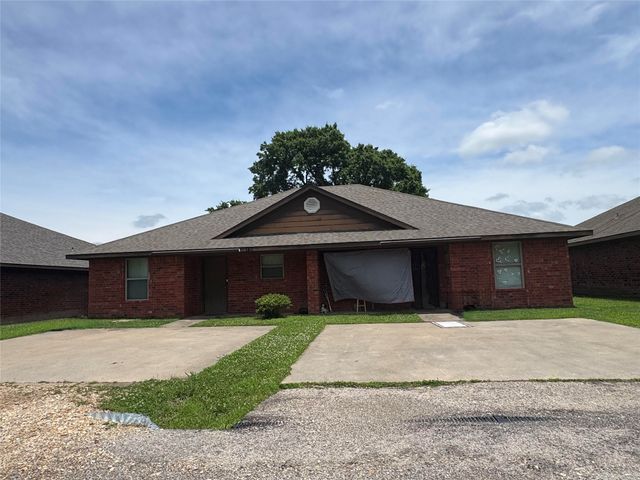 160 Bell Street, Blossom, TX 75416