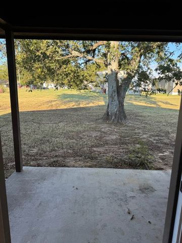 160 Bell Street, Blossom, TX 75416