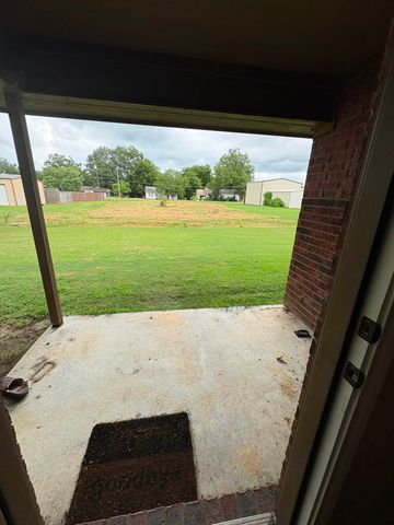 160 Bell Street, Blossom, TX 75416