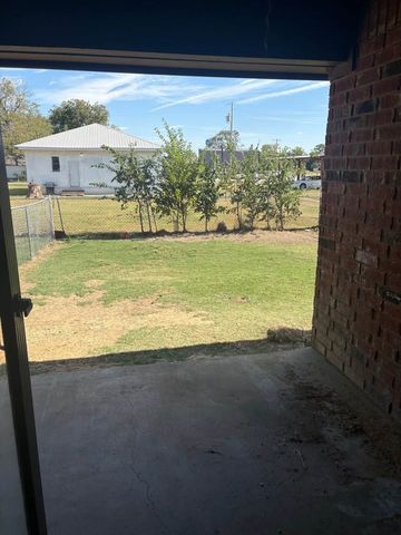 160 Bell Street, Blossom, TX 75416