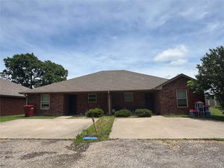 160 Bell Street, Blossom, TX 75416