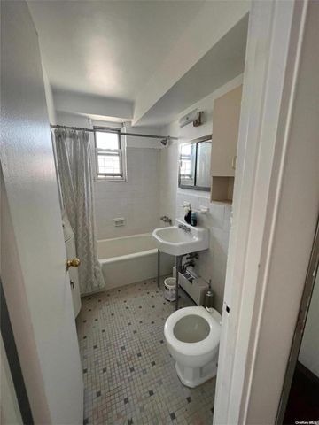 89-00 170th Street 7D, Jamaica, NY 11432