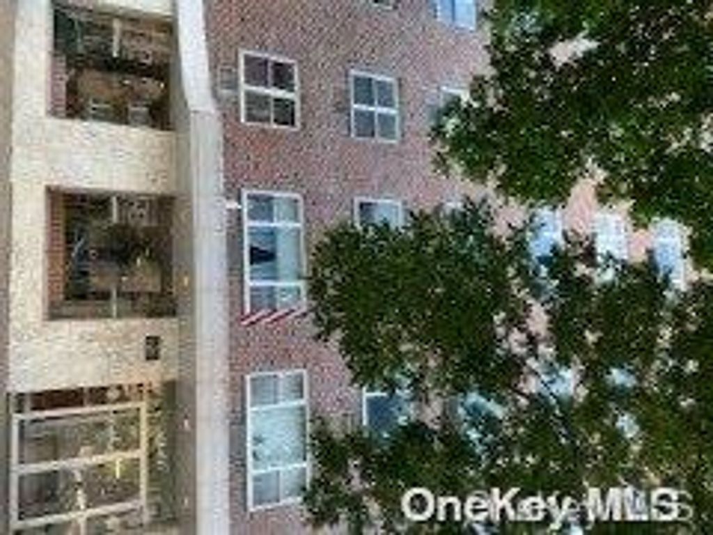 89-00 170th Street 7D, Jamaica, NY 11432