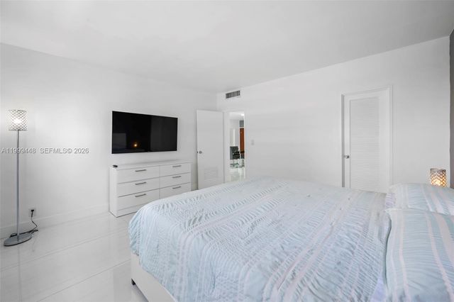 4001 S Ocean Dr 15B, Hollywood, FL 33019