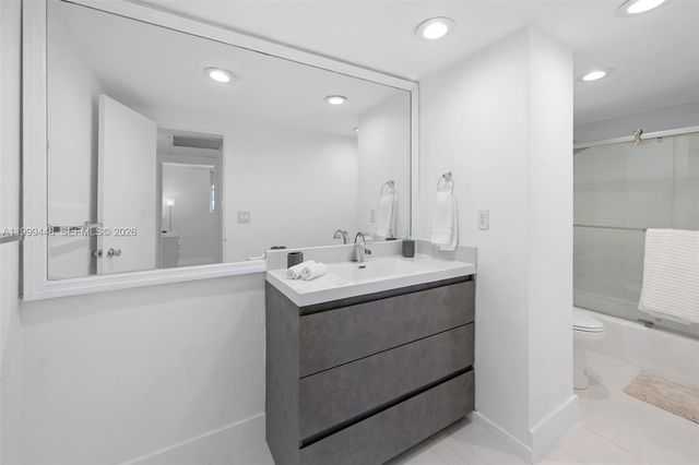 4001 S Ocean Dr 15B, Hollywood, FL 33019