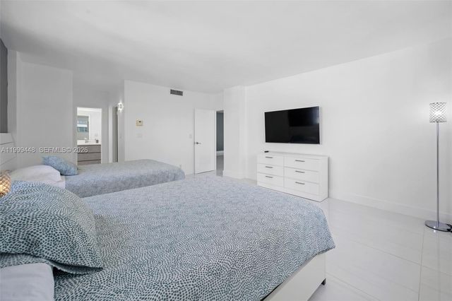 4001 S Ocean Dr 15B, Hollywood, FL 33019