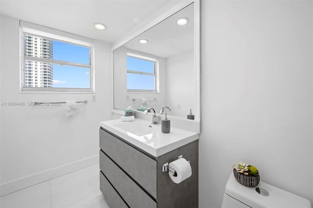 4001 S Ocean Dr 15B, Hollywood, FL 33019