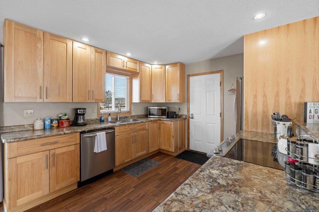 1710 MEADOWLARK DR, Sturgis, SD 57785