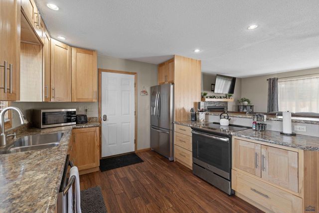 1710 MEADOWLARK DR, Sturgis, SD 57785