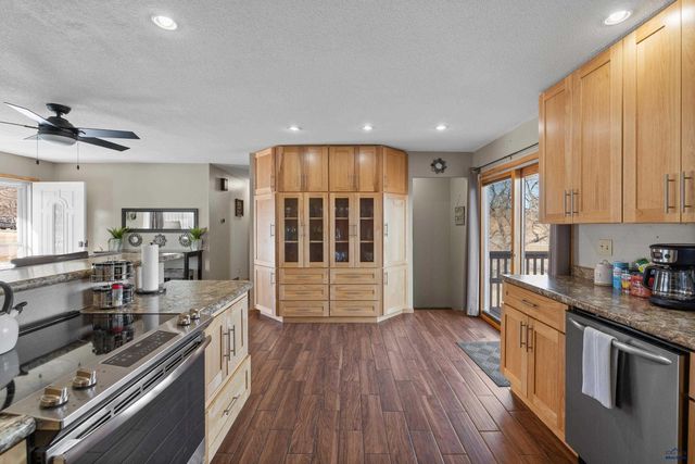 1710 MEADOWLARK DR, Sturgis, SD 57785