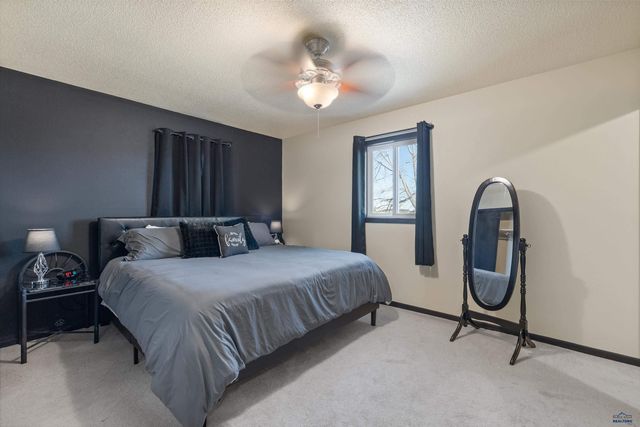 1710 MEADOWLARK DR, Sturgis, SD 57785