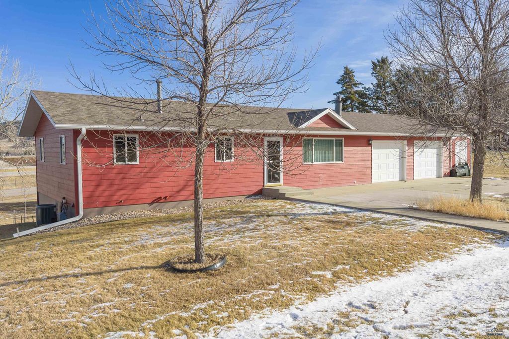 1710 MEADOWLARK DR, Sturgis, SD 57785