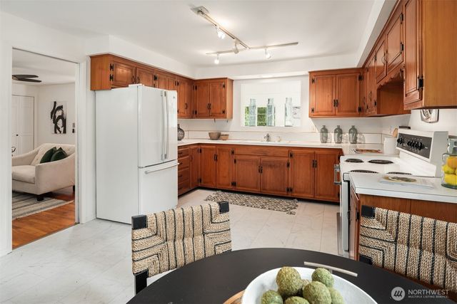 18428 16th Avenue NE, Shoreline, WA 98155