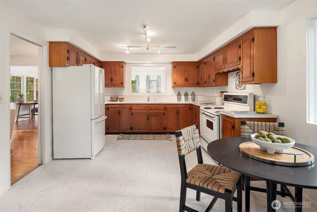 18428 16th Avenue NE, Shoreline, WA 98155