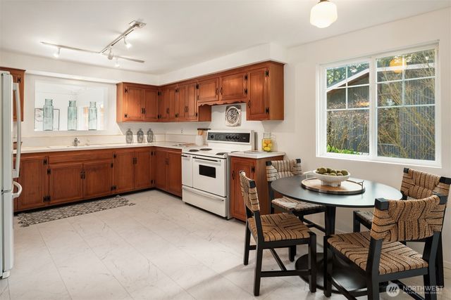 18428 16th Avenue NE, Shoreline, WA 98155