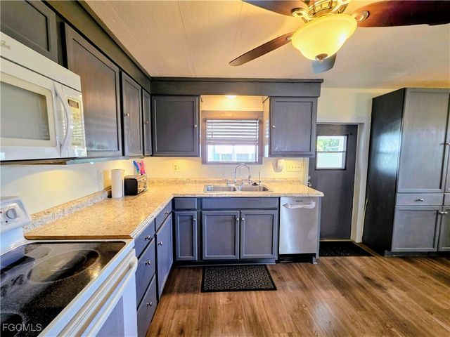 836 Peaceful DR, North Fort Myers, FL 33917