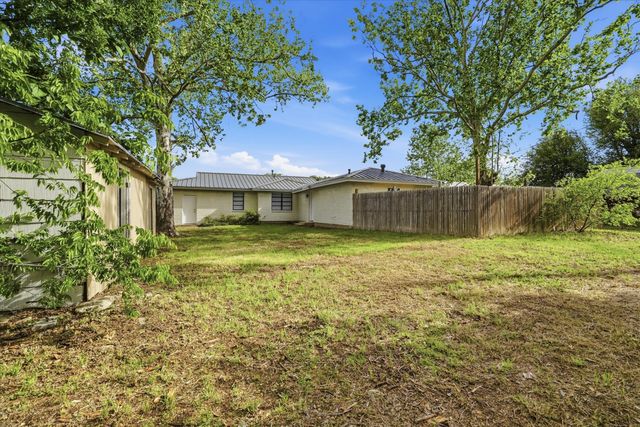 604 E 5th Street, Weatherford, TX 76086