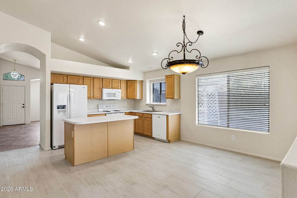11219 W VERNON Avenue, Avondale, AZ 85392 — photo 3