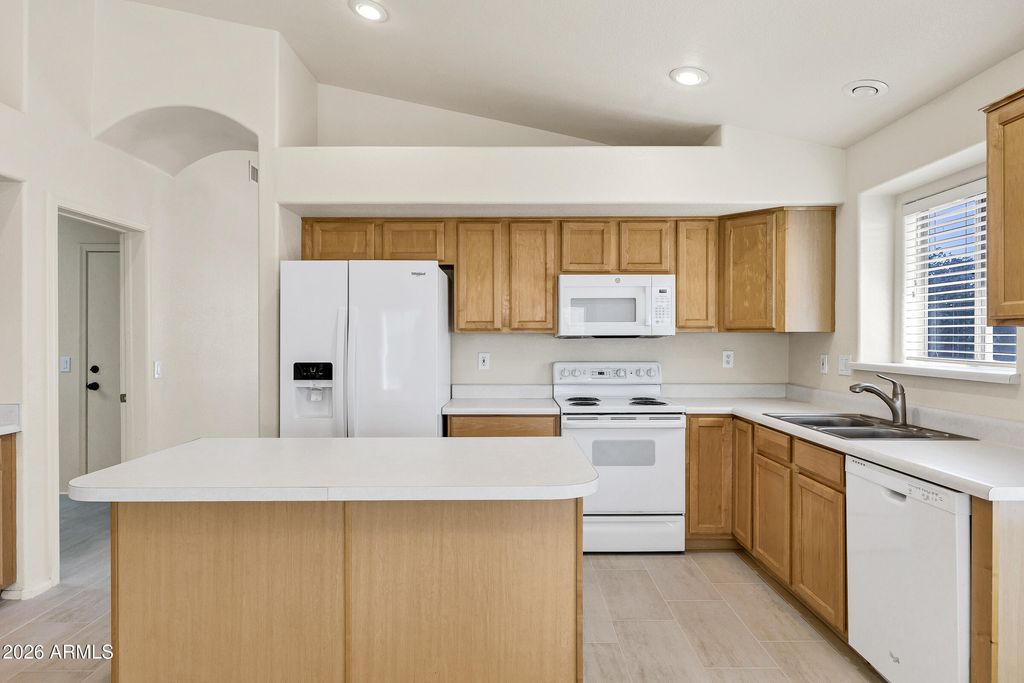11219 W VERNON Avenue, Avondale, AZ 85392 — photo 4