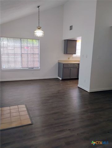 209 Orchard Street, San Marcos, TX 78666