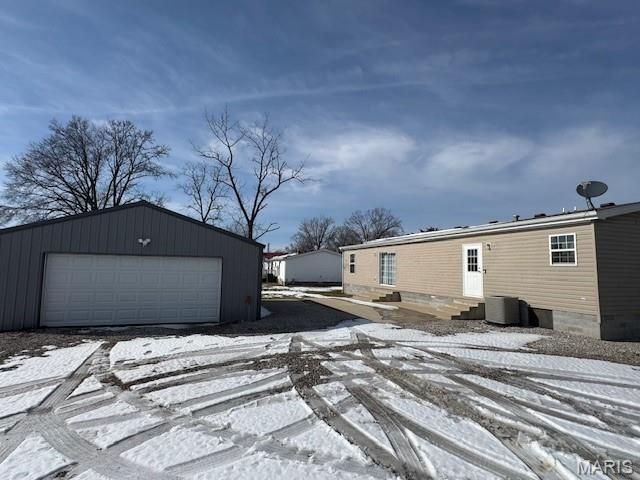 407 E Fayette Avenue, Patoka, IL 62875