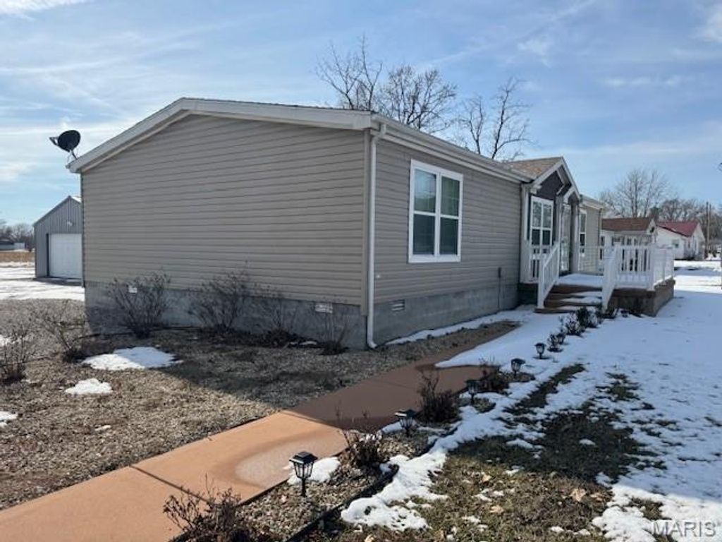 407 E Fayette Avenue, Patoka, IL 62875